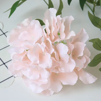 2vnt daug ryškus, didelis hydrangea gėlių vadovai šilko dirbtinės gėlės nuostabios vestuvių namų šaliai fonas 