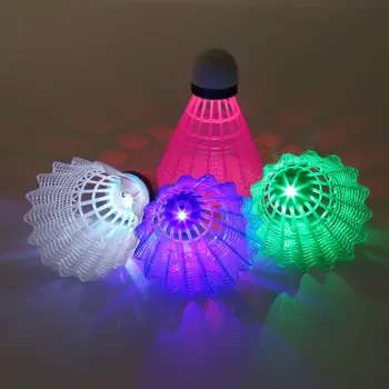 4pcs Spalvos Plastiko LED Šviesos Badmintono tamsią Naktį Švyti Apšvietimo Shuttlecock Badmintono Reikmenys