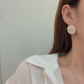 Derliaus Mygtuką formos akrilo turas stud auskarai moterims, minimalistinio stiliaus Balta stud auskarai Papuošalai Priėmimo 2020 m.