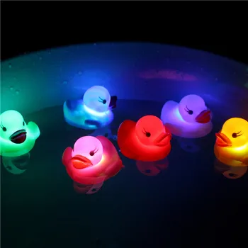 LED vandens jutiklis šviesos antis plūduriuoja vandens mirksi mažai ančių kūdikių maudyklų vandens žaislas antis