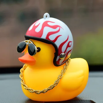 Lucky Duck Visuomenės Gražių Automobilių Ornamentu Kūrybos Automobilio Prietaisų Skydelyje Žaislai Su Šalmu Ir Grandinę, Automobilių Reikmenys, Interjero Para Automobiliai