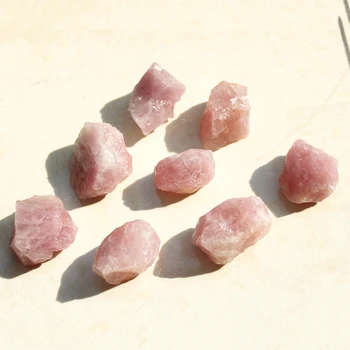 Madagaskaras 30g/vnt Natūralių Pink Rose Kvarco Kristalo Šiurkštus Akmens Pavyzdys Gydymo kristalų meilės ir mineralai, žuvų bakas akmens