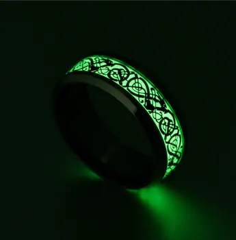 Šviesos Padengti Žiedas Tamsiai Golden Dragon Apdaila Žaliame Fone Mados Vyrų Fluorescentinį Švytėjimą Žiedai